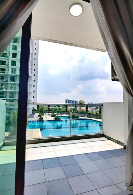 0805 The Platino Paradigm Mall Netflix Balcony By Stay Johor Bahru Bagian luar foto